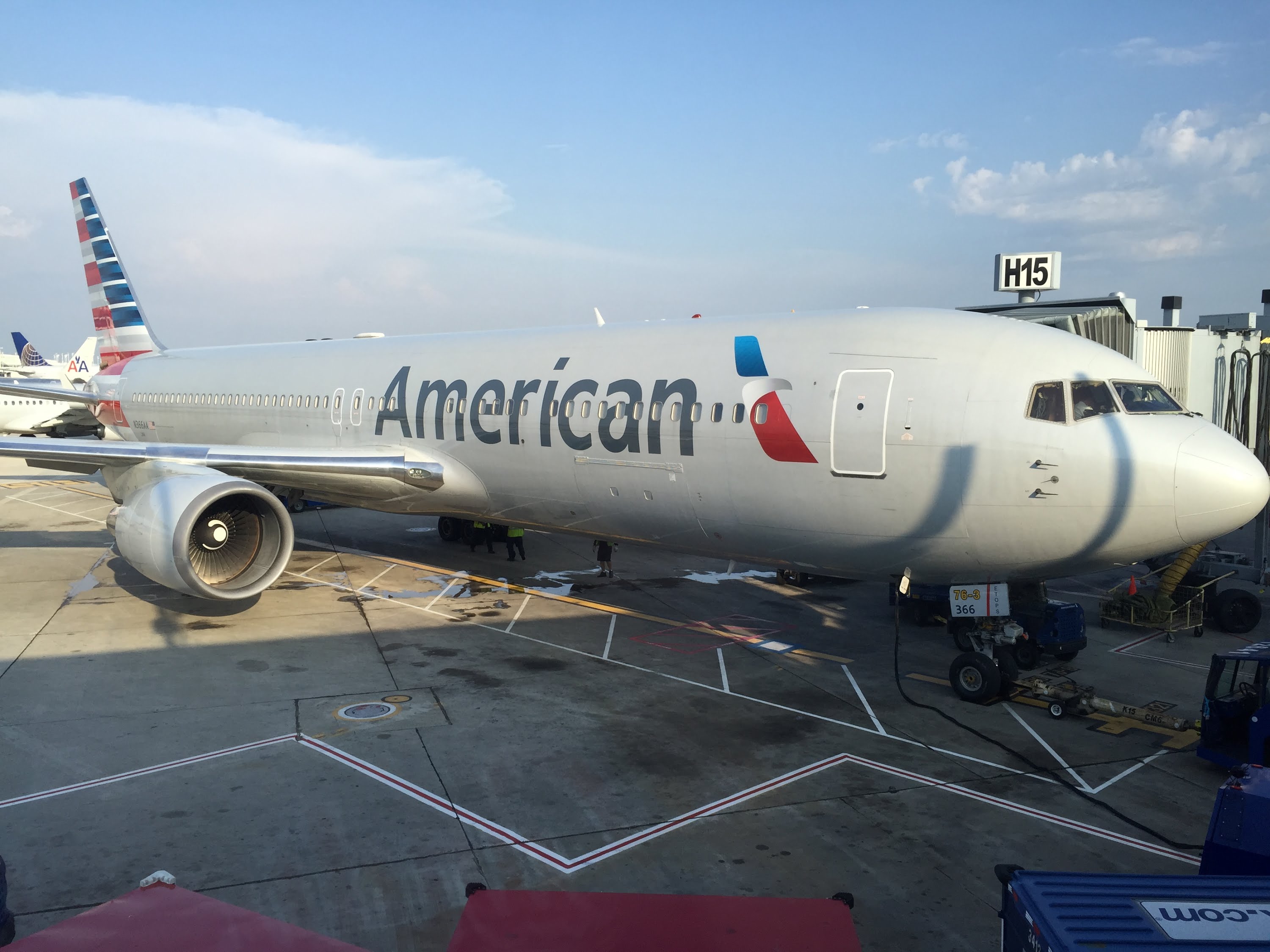 同一天 美国两家航企取消两条直飞中国航线