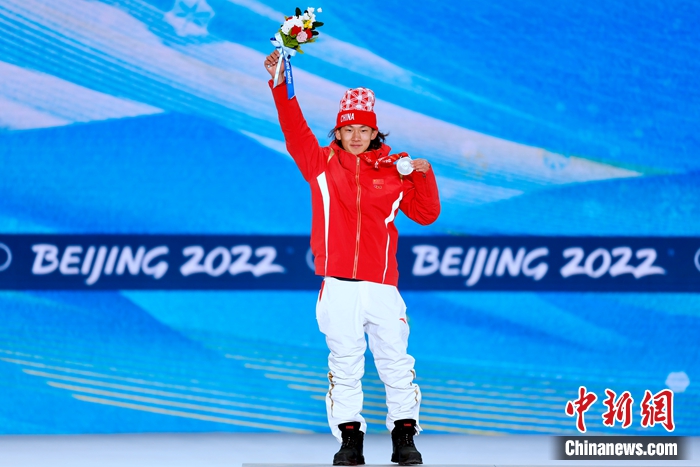 中国17岁小将苏翊鸣