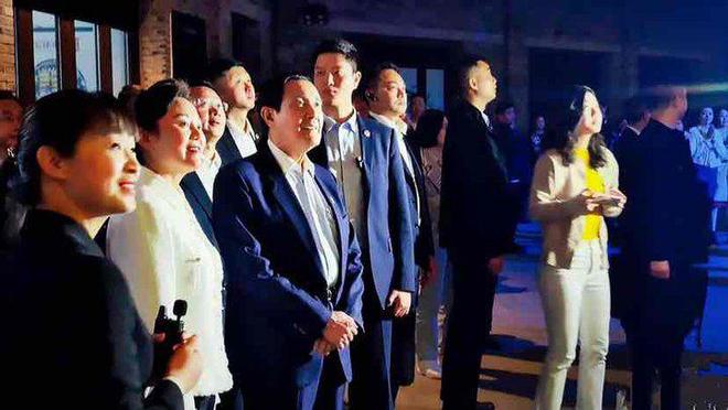 ”4月4日,马英九一行夜访弹子石古街 ”4月4日,马英九一行夜访弹子石古街